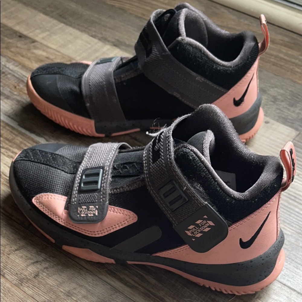 Nike Lebron Soldier XIII Black/Black-Bleached Coral